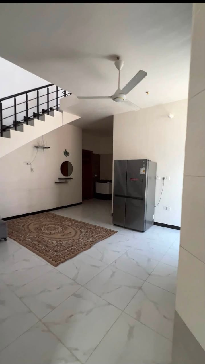 - [ ] 🏡 دار ركن مميزة للبيع – كربلاء حي الأطباء 🏡
📍 الموقع:
حي الأطباء مقابل محطة الكفيل (فرع الحلاق)، آخر بيت ركن، ويقع العقار ثالث بيت على الشارع الجديد المؤدي إلى منطقة الدرة، بموقع مميز وقريب من الطرق الرئيسية والخدمات.

📐 مساحة الأرض: 150 م²
📏 الواجهة: 15 متر
📏 النزال: 13.5 متر
🏗️ بناء جديد سنة 2025
🏠 تفاصيل العقار:
🔹 البناء  (150 م²) – طابقين

الطابق الأول:
• غرفتا نوم
• صالة استقبال
• حمام داخلي
• حمام خارجي

الطابق الثاني:
• 3 غرف نوم
• صالة
• حمام
✨ مميزات العقار:
✔️ بيت ركن
✔️ بناء حديث سنة 2025
✔️ موقع مميز وقريب من الشارع الجديد المؤدي إلى الدرة
✔️ تصميم عصري ومساحات مرتبة
✔️ مناسب للسكن العائلي أو للاستثمار
✔️ مساحة أرض واسعة

📄 نوع العقار: طابو صرف

💳 العقار مشمول بقرض سكان، ويمكن للمشتري استلام القرض أو تسديد المبلغ كاملاً.

💰 السعر: 310 مليون دينار عراقي
🔹 قابل للتفاوض

📞 للاستفسار:‬ ‭***********
هذا موقع البيت في خريطه 
‏ https://maps.app.goo.gl/Sv8NyUdWXbKAdq1B8?g_st=ic
