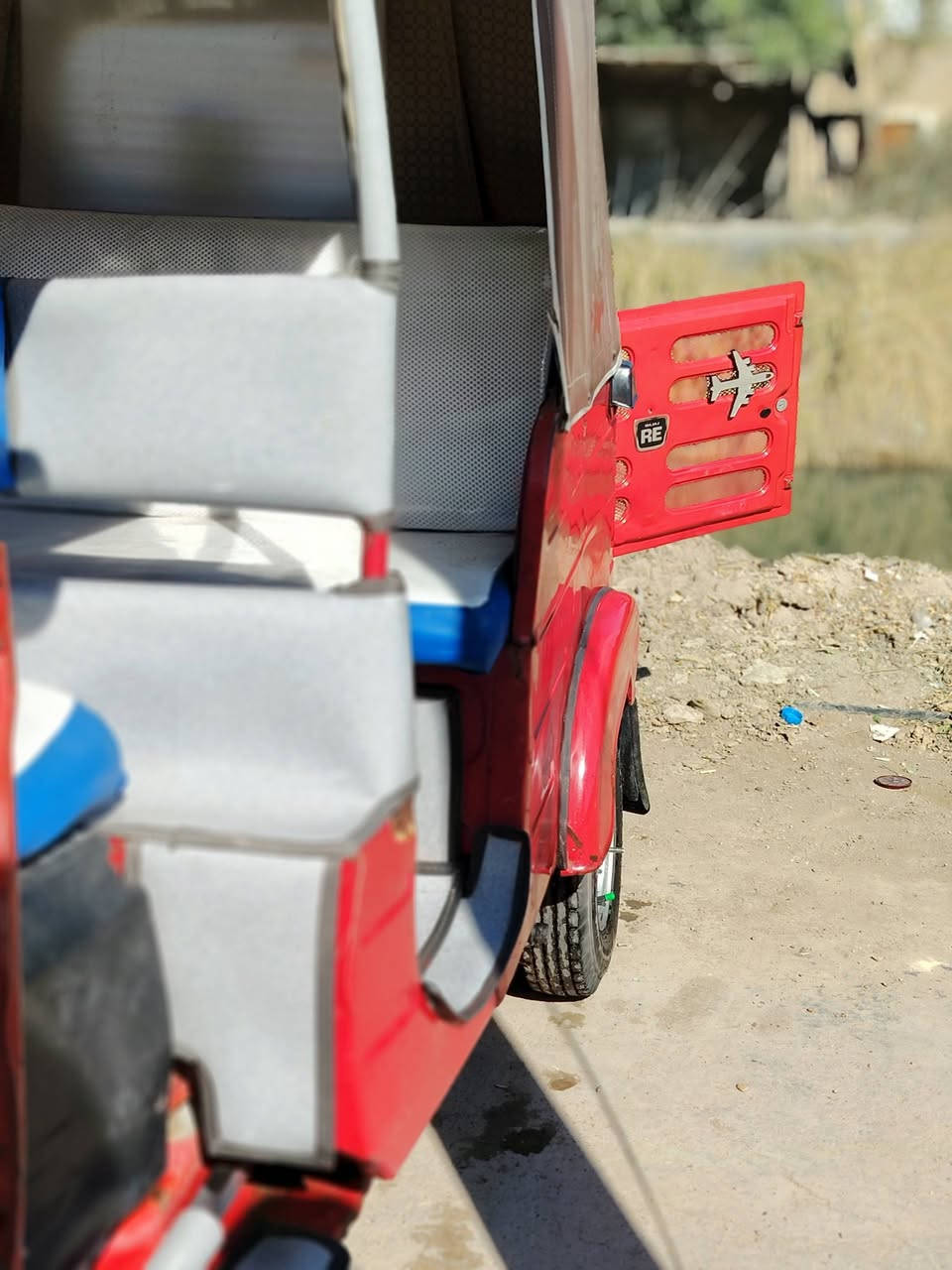 سلام عليكم تكتك موديل 17 شهر 11 مكينه مجفتهه صار 4 تيام معمره وكامله كبل لشغل رقم وسنويهه مكاني بغداد جسر ديالي جديد رقمي ***********
