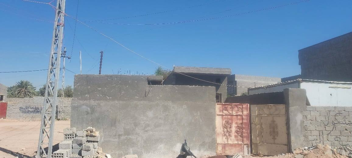 السلام عليكم للبيع بيت مساحة 180مترموقع شارع 80 مقابيل استداره حي الامام تفاصيل البيت كما موضح بالفديو السعر 32مليون الاستفسار موبايل ***********اسيا***********غيرمتواجد على الفيس
