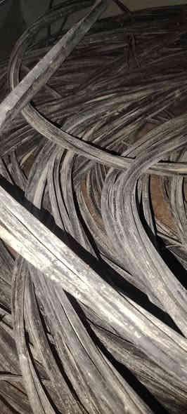 السلام عليكم كيبل اربع خطوط نضافه 100٪ قطر 120 طول 250متر نضيف كلش للبيع للتواصل***********
