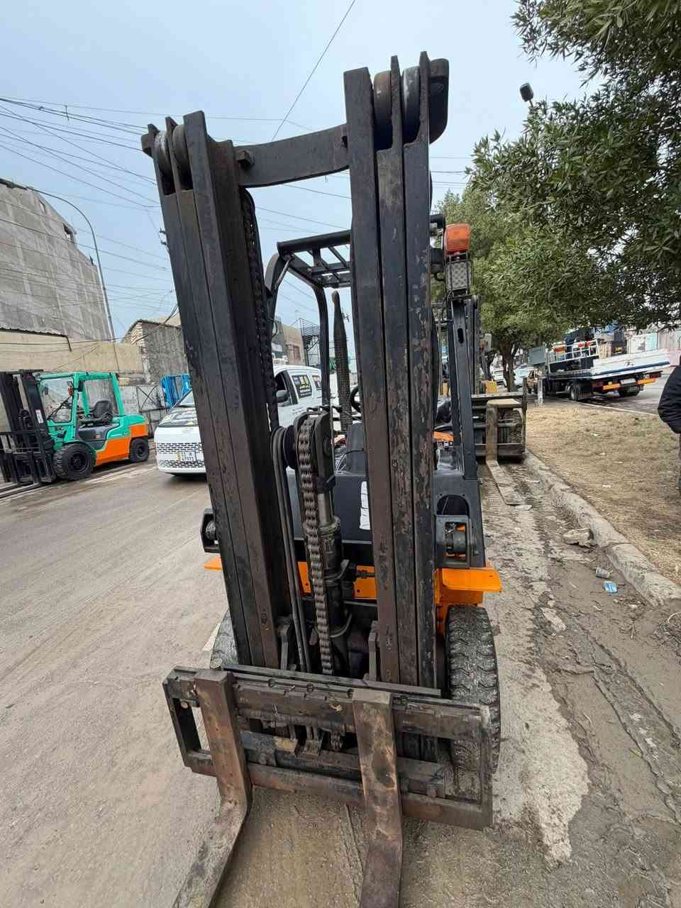 رافعات شوكيه للبيع 
مسيبوشي 2 طن بلاديه موديل 2003 بدون اوراق
ا

ازوزه 3 سلايتات 3 حركات موديل 2009 بدوان اوراق 
المكان بغداد الاستفسار ***********
***********
