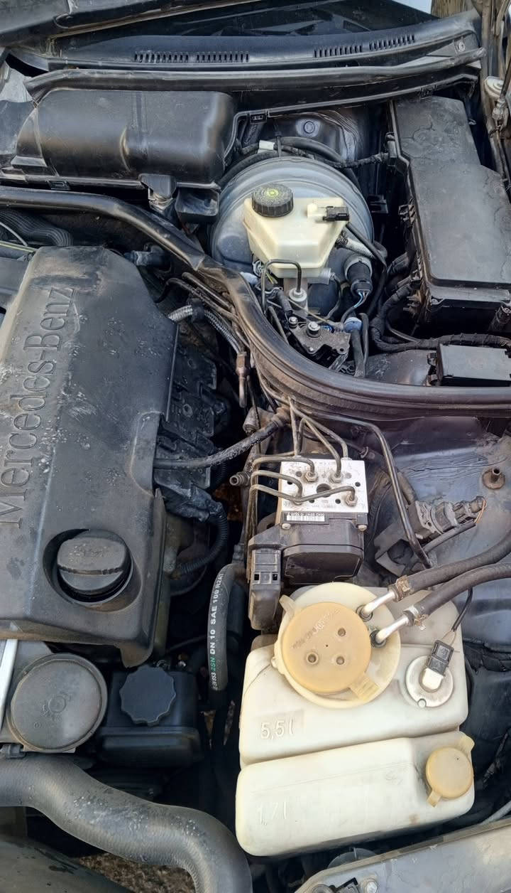 مرسيدس ام عيون موديل 98 محرك v  المرغوب سيارة كير عادي سيارة جاهزهه غرفة جديدة تبريد شغال شاشة ايباد رقم ديالى مشروع وطني تحويل بكل مكان السعر 80$ وبيه مجال للاتصال *********** واتساب بيع او مراوس
