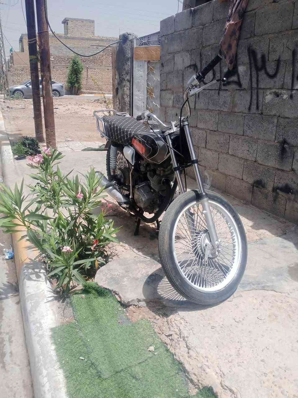 دراجه حربي جاهزه 200وبيها مجال الحسينيه ابو سمير ***********
