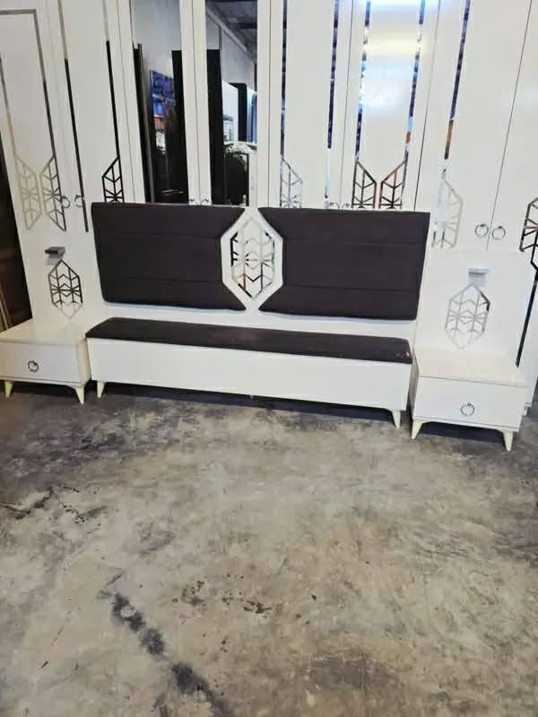 غرفة نوم مستعملة🇹🇷
موديل حديث 👌
 نضافة90 ٪💯
عدد القطع / 9 💥
سريره /مخزن 📥
شازلون /مخزن 📥
قماش /وتر بروف أصلي 💥
نضام / أبواب🚪
بيه كنتور طفل اضافي بابين 🍃
سعرها /850 قفل 💸
شد ونقل داخل بغداد مجاني🚛
يوجود توصيل محافضات 🚛


**إذا كنت صاحب هذا الإعلان وتريد حذفه لأي سبب، رجاءا أرسل رسالة إلى الدعم الفني**