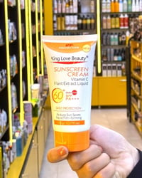 واقي شمس • SPF60 • فيتامين سي