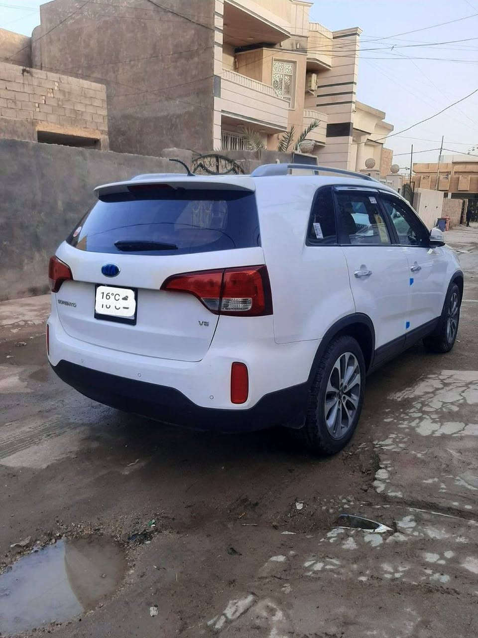 بسم الله الرحمن الرحيم 
اخوان رجاءً اللي مايشتري لايعلق يرحم والديكم
مال المسلم ومستعجل على بيعها محتاج تحياتي للجميع

للبيع سورنتو اومراوس باقلمنها
 خليجي رقم انبار الدولي تحويل مباشر بأسمي شخصياً هزه وارقام جديده سنويه لل28

موديل 2014
محرك 6 سلندر حجم3.5.
شاشه كيلومتر دجتل الكتروني. 
3 قطع تبريد الخلفي منفصل. 
تبريد بيانو شاشه. 
7راكب. 
لد ابواب. 
بصمه تشغيل. 
بصمه أبواب. 
انارة ترحيب عند الاقتراب. 
ترحيب داخل السياره
يدات نيكل. 
ويل كروم حجم ١٩ تخم تاير جديد. 
لايت زنون. 
أشاره بالمرايه
مرايه شفط.  
جام اوتو
اناره داخليه LED
كروست مثبت سرعه
تحكمات ستيرن اربع جهات.
كير عادي+اوتوماتيك 
سايد بريك بالقدم. 
بردات خلفيه بلاديه. 
نظام ecoاقتصادي
داخل لونين
شاشه تاب
كامره وحساسات. 
باتري جديد
فراش دواخل كله جديد
ـــــــــــــــــــــــــــــــــــــــــــــــــــــــــــــــــــــــــــــ
سياره ترايها زيرو بيها شلعه تشك الكاع
السياره مال بيت قليل اطلع بيها عندي ثانيه مال شغل
مكفوله كفاله عامه من الصبغ والتبديل عدا اقل شبر براس البنيد وياها (سونار عدد 2).
 المحرك مبدل كازكيت فقط قديم

السعر178 وبيها مجال قليل

المكان الرمادي شارع 17
 ***********
