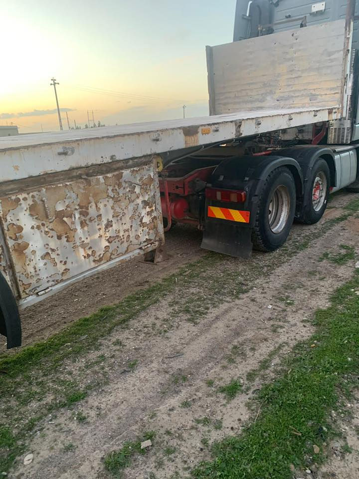 سلام عليكم فالفو شيطان حجم 440 محرك وحش 
سنكل امامي كير اوتماتيك مرسمة فلات جوانب متحركة 3 محاور مزوج وظايف رابع تك تاير رفاع
 سيارة جاهزة للشغل كفالة عامة من كلشي 
السعر290 وبيها مجال بسيط
مكان كركوك
رقم الهاتف ***********
