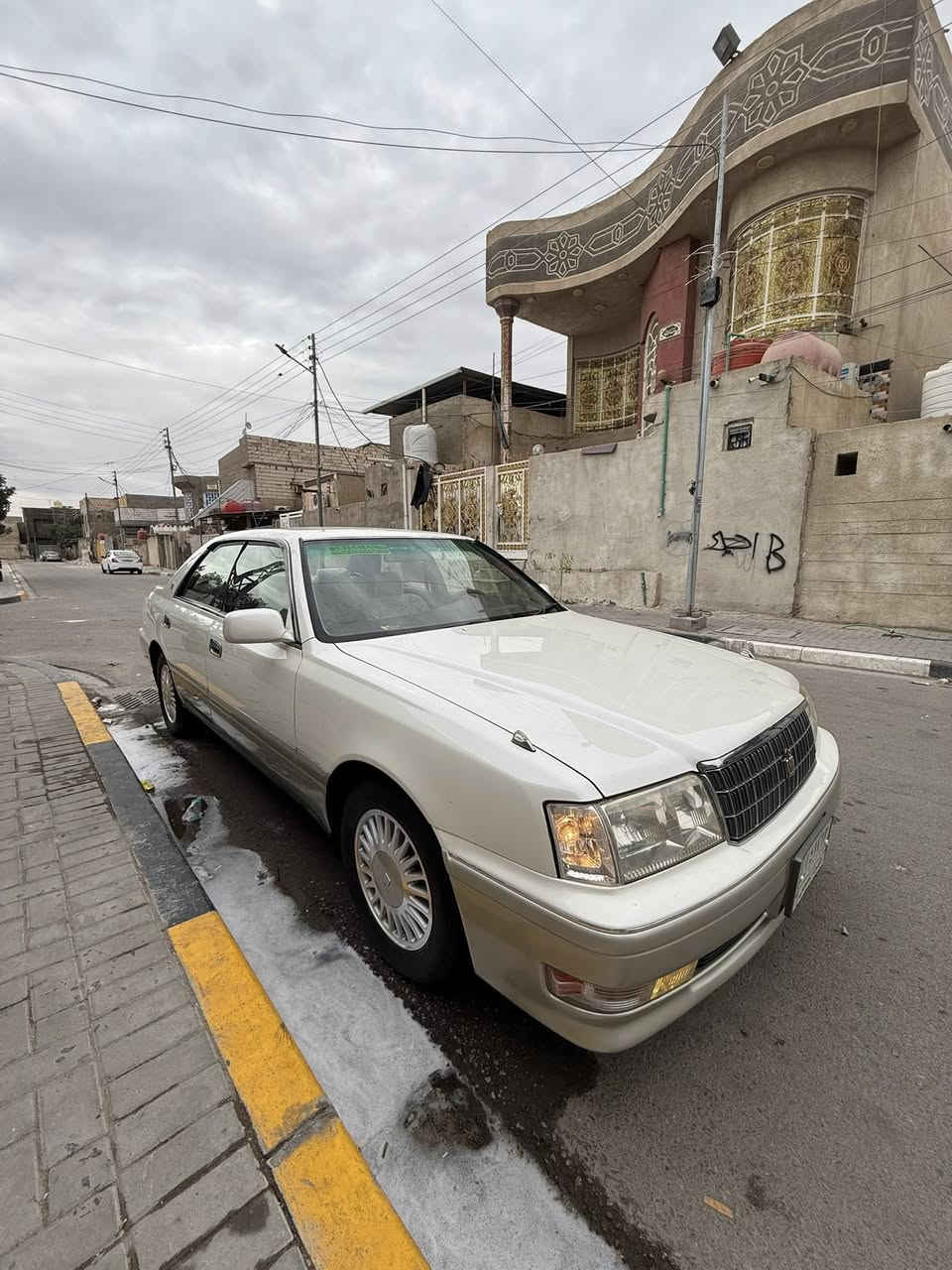 سلام عليكم  راس ثور  فلاات جاهزه عله اخير حبايه رقم بصره   مديل 96 سياره جاهزه مكينه حداديه تبريد  تخم تاير  دواخل أم عيون   شرط تحوير  بصره   كفاله نقل وكصه وضربه. وشرط خياس مابيه سياره جديده معنه كلمه  زيرو سياره مكينه  وكير كفاله    سعر 118 وبيه مجال قليل.  مكاني بصره   ***********
