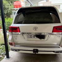 لاندكروز 2020  GXR من الضرر والصبغ جديده جدا فقط بارد بسيط بالصندوك  و...