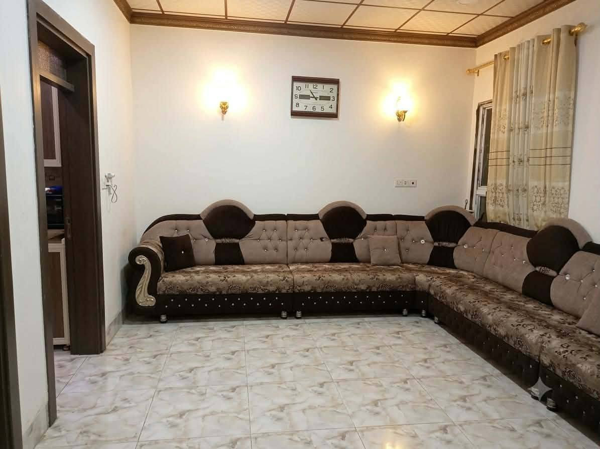 السلام عليكم #دار  #للبيع
#العنوان_حي_المزارع_الثانية
 موقع مميز جدا 💯

#مساحة الدار 120 متر 
#واجهة الدار 6 متر 
#مكون من # طابق ونص
ط١____ غرفة نوم 1 وهول واستقبال ومطبخ  وصحيات دخل البيت وخارج البيت  وكراج ومنور 
#ط٢____غرفه على كبر البيت وسطح +بير ماء وراوتر نت وكاونتر مع البيت
#اتجاه الدار #شروق تام 
# جمعية العدل وصل بلديه 
# يرهم بيع او مراوس مع بيت طابقين 
للاستفسار
*********** بي واتساب
