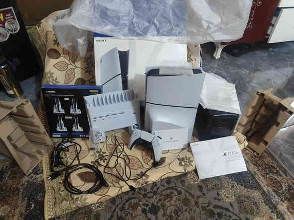 السلام عليكم 
جهاز بلي 5 سلم جديد صارله اقل من شهر وبي حساب وبي ستاند بي مروحه وتشحن اليدادت وايضا ستاند أقراص
 ويو بي إس الخاصمال طاقته 1500 
المكان بغداد الحرية الأولى قرب باشاك مول 
وهذا رقمي ***********
السعر الكاملمع كل ملحقاته 750 الف تيحاتي للجميع
