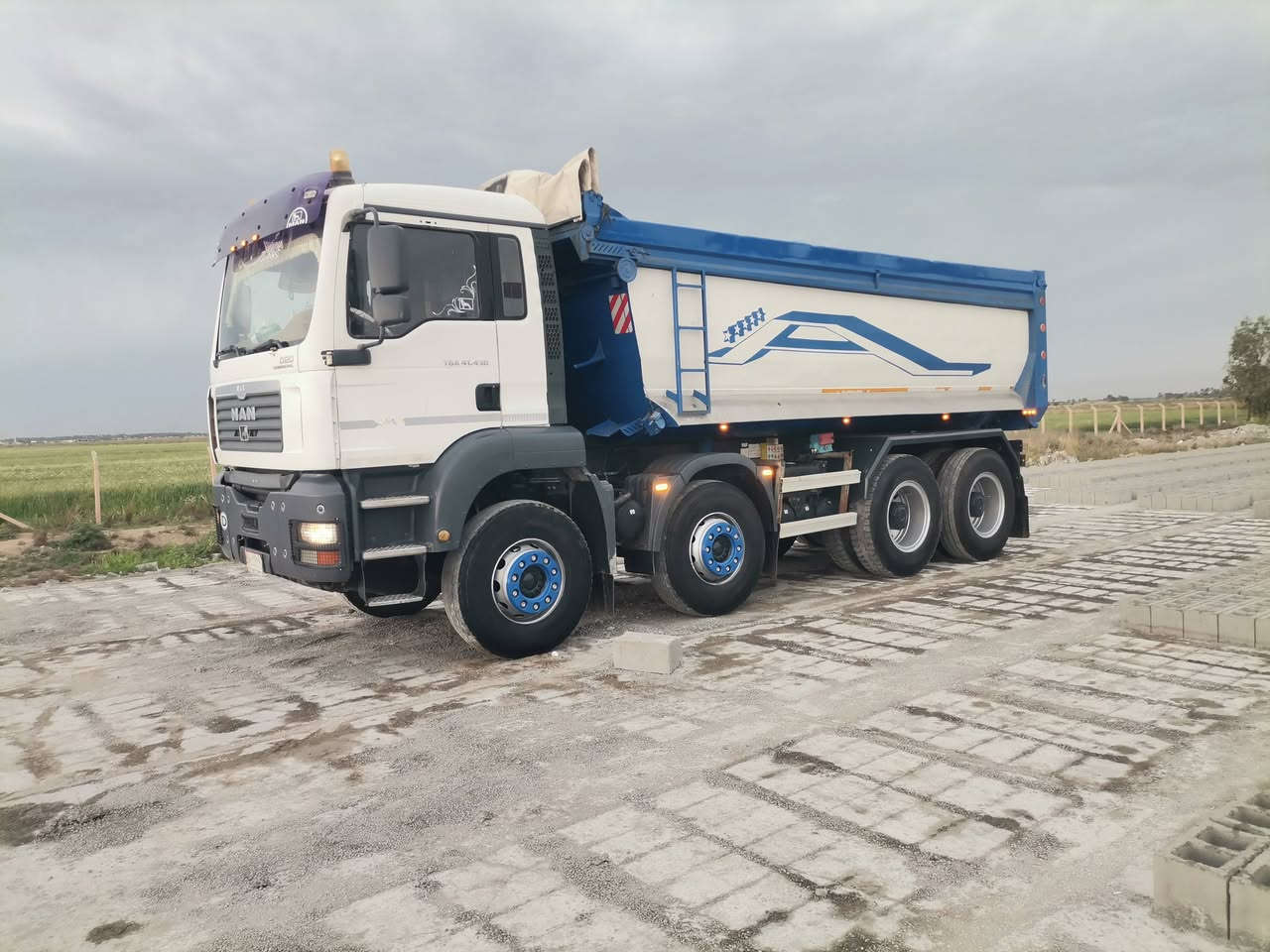 مان للبيع موديل ٢٠٠٦ رقم بغداد تحويل مباشر مكفوله مابيه اي نقص تخم تاير مكين ٤٣٠ نجكتار مكان السياره في ديالى رقم ***********
