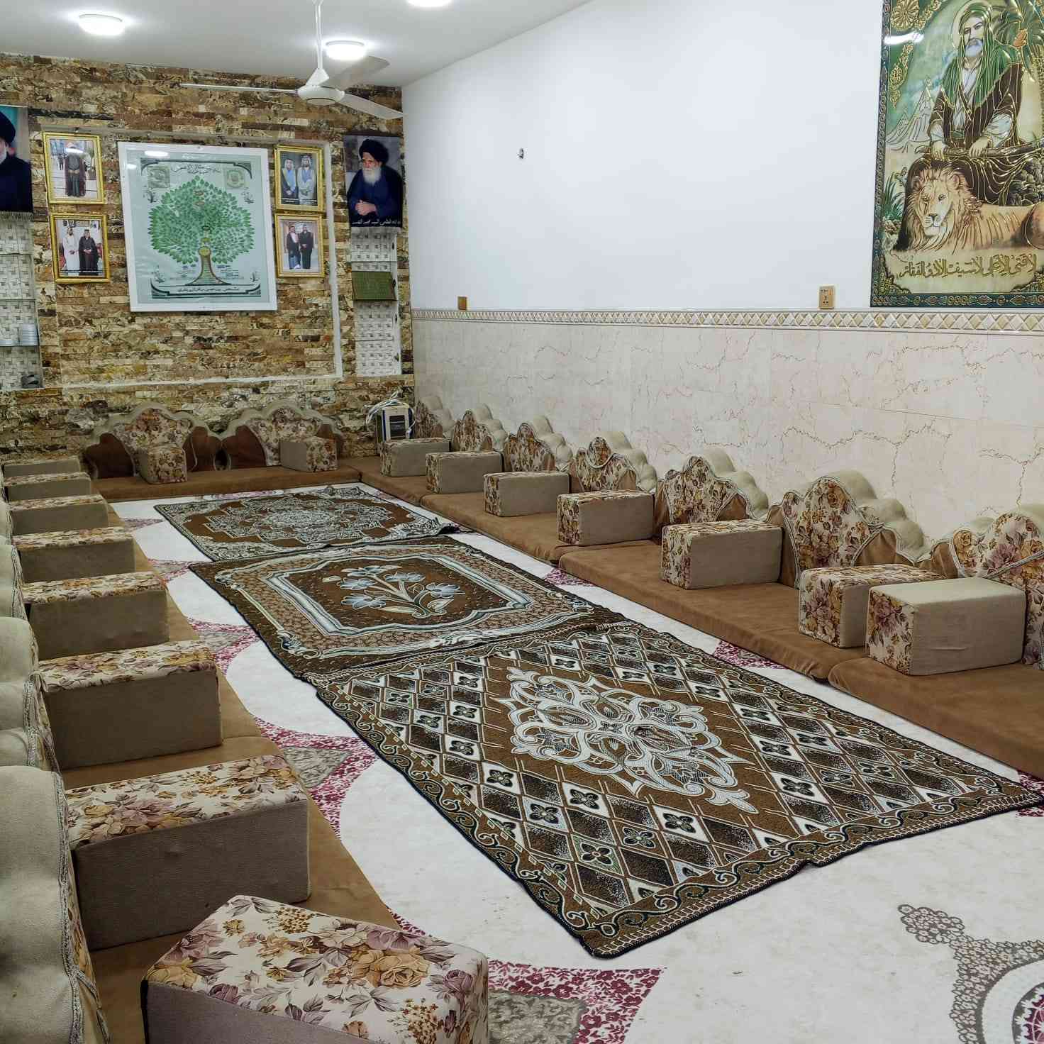 بيت للبيع في كربلاء نهايه حي العامل قرب السوق الاخير🌲 قطاع ال19 مساحة 175م  طابو صرف🌲 طابقين 4 غرف نوم وملحقاته بناء طابوك وصب مسلح🌲 السعر 160 مع المحال🌲 للاستفسار ***********🌲*********** نستقبل جميع العروض في كربلاء
