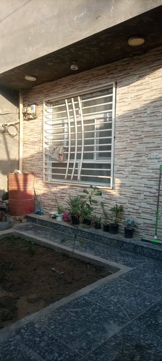 دار للبيع طابو زراعي سند 25 مساحه 150م طابقين بناء 2015 يحتوي على ثلاث غرف نوم واستقبال وكلدور ومطبخ ومجمع صحيات متكامل الدار نضيف وبحاله جيده البكرلي الاولى شارع السفير للاستفسار الاتصال على الرقم ***********او مراجعه مكتبنا الكائن في الجزائر مقابل مجبس التمور أو مدرسه الطريق الى المئه
