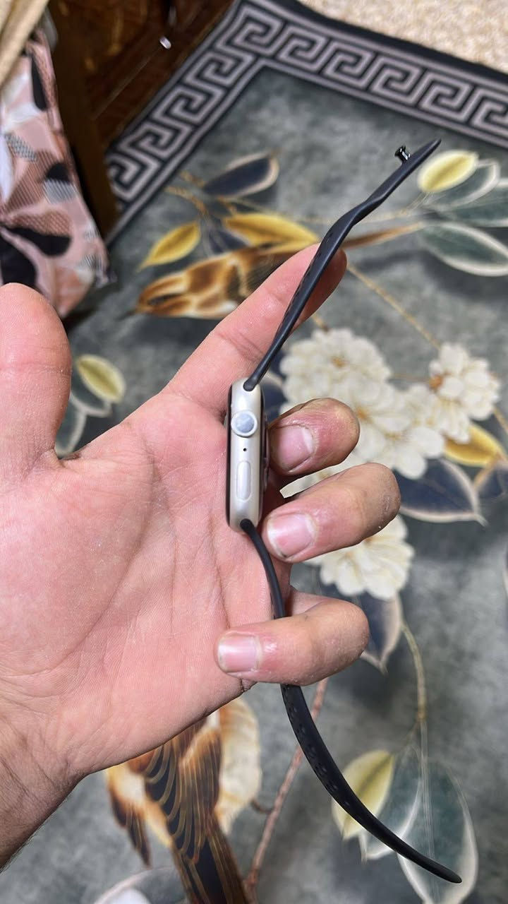 ساعة ابل نايك جيل 7 كلش نظيفة 
كارتونه وياها السير الاصلي وسير اضافي رايدها 150 قفل


**إذا كنت صاحب هذا الإعلان وتريد حذفه لأي سبب، رجاءا أرسل رسالة إلى الدعم الفني**