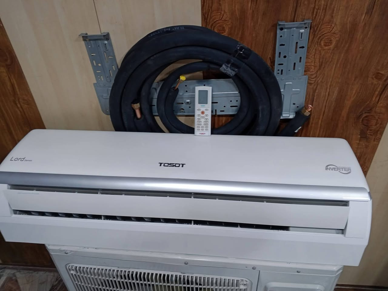 توسوت جديد ٢ طن للبيع ٣٠٠الف عندي شيله مستعجله عليه 
لتواصل الاتصال على الرقم ***********
