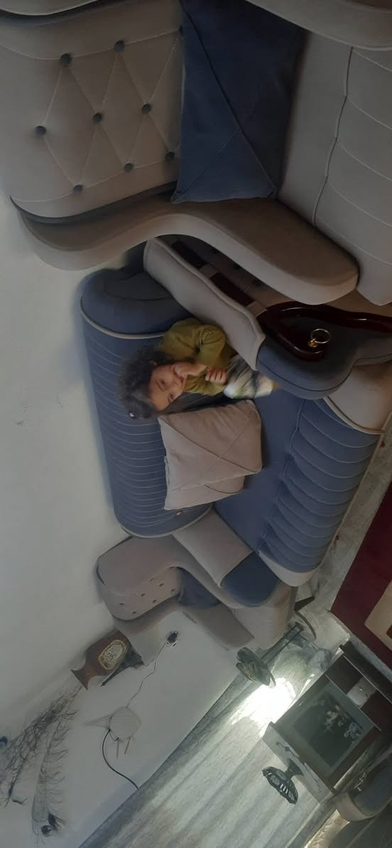 تخم احطاطة درجة اولا للبيع يتكون من ١٢ مقعد مع باترينات عدد ٢ نضافة ١٠٠/١٠٠ اليريد يتصل ***********
