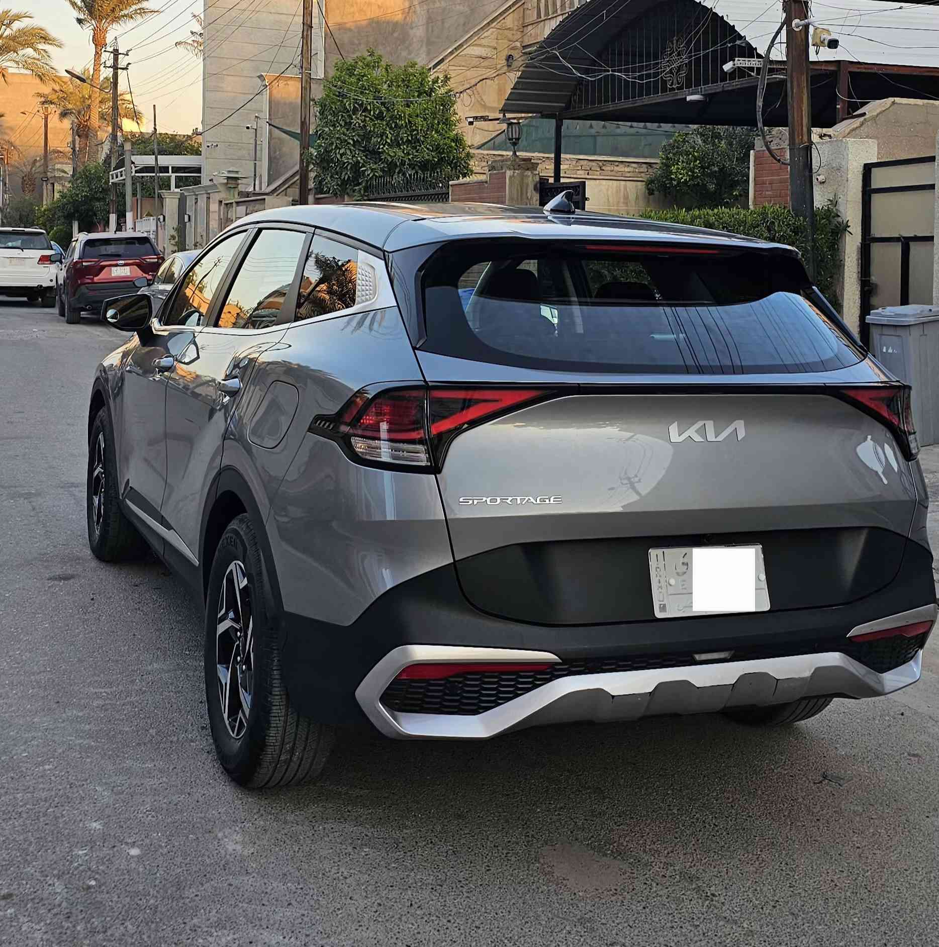 بورتاج 2023 LX  وارد امريكي لون رصاصي مواصفات عادية.
السيارة بحالة ممتازة ومابيها اي نقص.
السيارة بدون لا صبغ ولا تبديل اي قطع
 بيها بارد الجاملغ الامامي الايسر و البند فقط.
بيها ايرباك ستيرن و دشبول فقط
ماشية 49.000 KM .
مكان السيارة بغداد حي الجامعة  نفق الشرطة .
للتواصل :-  ***********.
