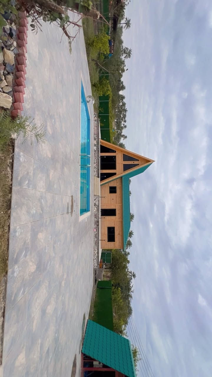 مزارع وشاليهات ضي القمر في بغــداد- الزعفرانية على ضفاف نهر دجله
مثبته بتطبيق #اجرلي
للأيجار اليومي للشبــاب و العوائــل 
أهلأ وسهلا بالضيوف الكرام

💥 غرفتين  نوم وصالة ومطبخ وصحيات 
💥 مسبح 
💥 حديقة
💥 كراج للسيارات
💥 كهرباء ع مدار 24 ساعة 

🔴يرجى الالتزام بالشروط :

غير مسؤولين عن اي حادث عرضي او غرق  
يرجى المحافظة على نظافة المكان والممتلكات
في حال عدم الالتزام بالشروط   وسيلغى الحجز ولا يسترجع المبلغ المدفوع

العنوان :- بغداد_الزعفرانية_
اللاستفسار او الاتصال على الرقم التالي..
هــاتف / ***********
متوفر حجوزات صباحي مسائي طول أيــام الاسبوع
