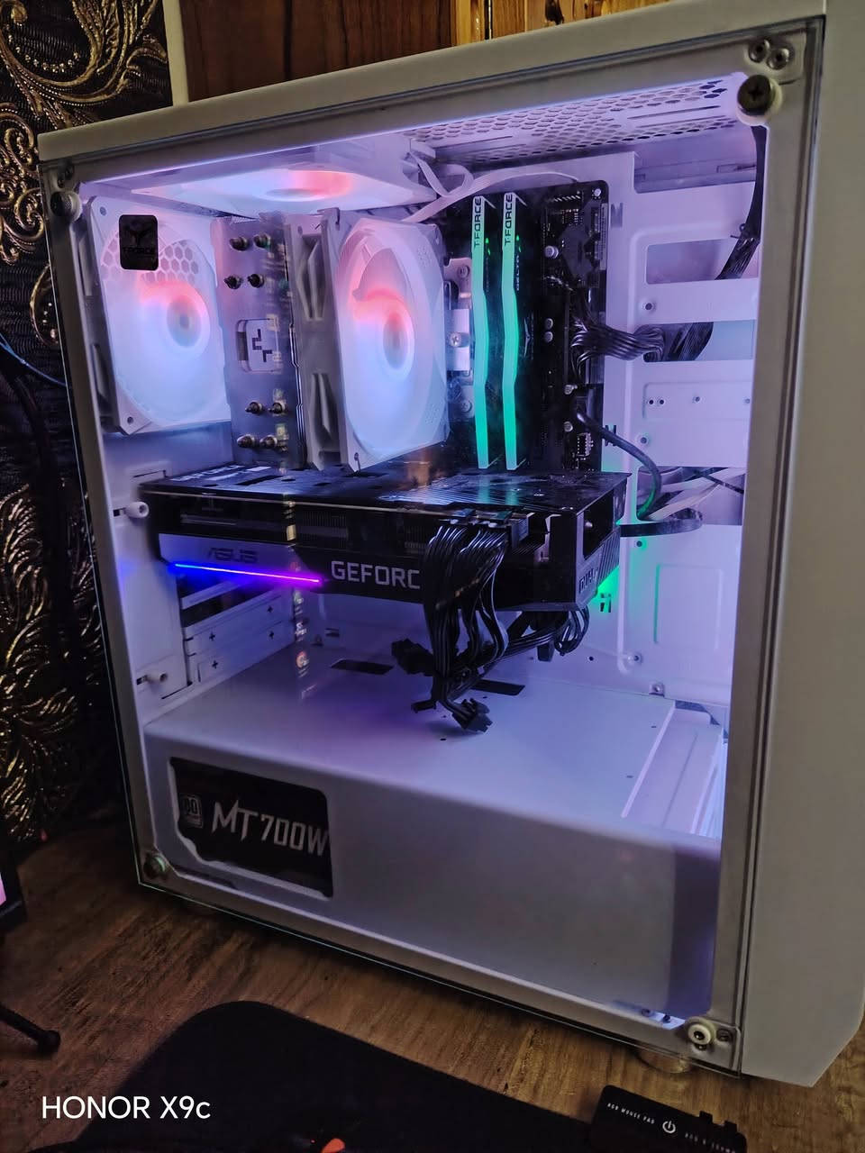 السلام عليكم ادمن فدو وفق
السعر 1,200 مليون و 200الف 
فقط تخزين قليل اما باقي موصفات جيده فقط شد وتلعب

المعالجI5 12f
البوردB660m pro 
تبريد هوئيag400
الكرتRtx3070 asus dull fan 
تخزين M. 256
البور 700 pls80
Ram 16 g 3600
Cas 6 fan معه هاب تحكم
شاشه2k 180h 27in  
ماوس كييورد سماعه  وكراتين القطع اغلبها متوجده من بورد للكرت لرام  لتبريد  وبعض الامور


**إذا كنت صاحب هذا الإعلان وتريد حذفه لأي سبب، رجاءا أرسل رسالة إلى الدعم الفني**