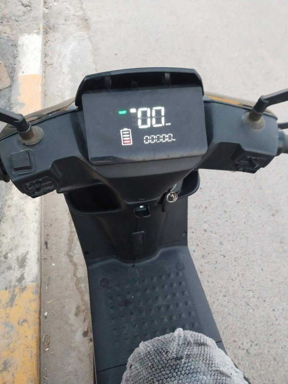 السلام عليكم ورحمة الله وبركاته سكنس فول مواصفات للبيع او مروس جبلي فقط بطاريات جدد على الفحص للستفسار على الخاص او واتس اب  ***********
