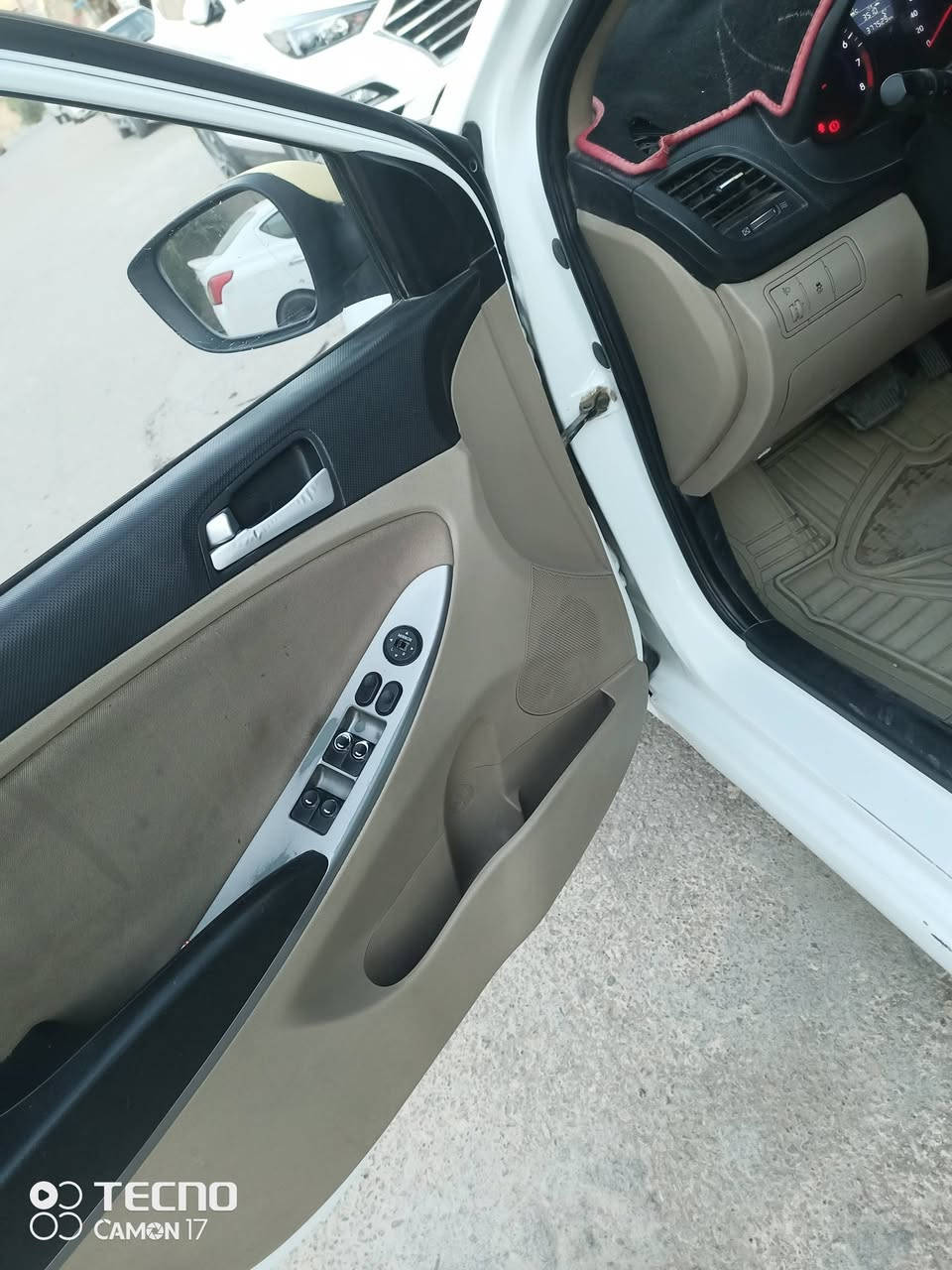 السلام عليكم
اكسنت موديل 17 بيها قطعتين محرك 400
اريد مراوس بـ اڤيو
نظيفه
مكاني نجف الاتصال ع هذا الرقم ***********
