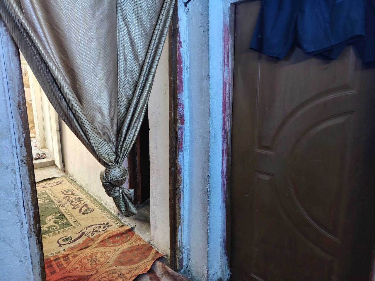 يالله سلام عليكم دار للبيع بغداد المدائن قرب السوك الإمام سلمان المحمدي قرب طابو المدائن الدار طابقين طابو ملك صرف سكني مساحه ١٢٠ متر يتكون الدار من غرفة نوم وصاله استقبال مطبخ وهول كراج سياره والطابق الثاني غرفتين نوم وصاله بيتونه خدمات كامله تبليط كهرباء ماء مجاري ثقيلة ومطار رصيف مقرنص السعر ١٠٠ وبي مجال الدار حاليآ بي مؤجر للاستفسار أكثر إتصل على الارقام *********** أو *********** وات ساب علماً صاحب الدار مباشر
