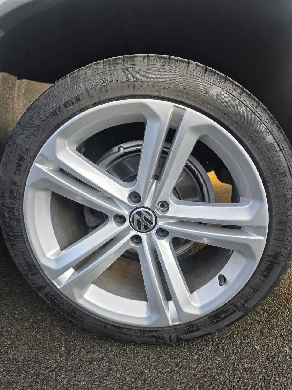 2015 Volkswagen Tiguan 2.0 TDI R-Line | Automatic | 4Motion | Euro 6

Price: £6,300

A strong, practical SUV with R-Line styling and four-wheel drive. Drives well and offers a good balance of performance, comfort, and capability.

Vehicle Details:
Category: SUV
Transmission: Automatic
Mileage: 102,000
Fuel: Diesel
MOT:5/9/2026
Engine: 2.0L (1,968cc)
CO₂: 150 g/km
Road Tax: £215
Colour: White
Euro 6 compliant
4Motion four-wheel drive
Panoramic roof

Specification Highlights:
R-Line Edition
Front parking sensors with parking assistance
Bi-Xenon headlights with automatic dusk sensing
Dual-zone electronic climate control
Automatic air recirculation
Bluetooth telephone preparation

Cat N 
Open to offers

To contact via mobile: *********** Hull, North Humberside
