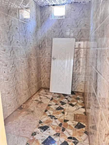 يوجد دار الايجار البيت دولان
العنوان السكان دور الألبان قرب سيد جعفر 
البيت يحتوي على غرفتين نوم وصاله ومطبخ وصحيات واستقبال وطارمه زغيره 
البيت نضيف جدا جدا وعالي عن شارع موقع جدا حلو 

اي استفسار اتصال على الارقام التاليه 
*********** بإدارة ابوامجد الكرعاوي العقار 
*********** بإدارة ابورقيه العرداوي العقار 

ومراجعه للمكتب اسم المكتب الغيث للعقار 

عنوان المكتب حي العسكري الاول قرب مطعم كباب نذير الشارع مباشره
