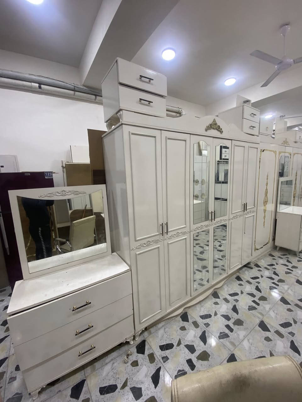 لسلام عليكم غرف نوم نوم كامله نضافه فول السعار مناسبه المكان تكريت حي العصري نهايت شارع البلديه يم أسواق البركه الرقم *********** بي واتساب وبي الانتصال يوجد خدمت توصيل وشد
