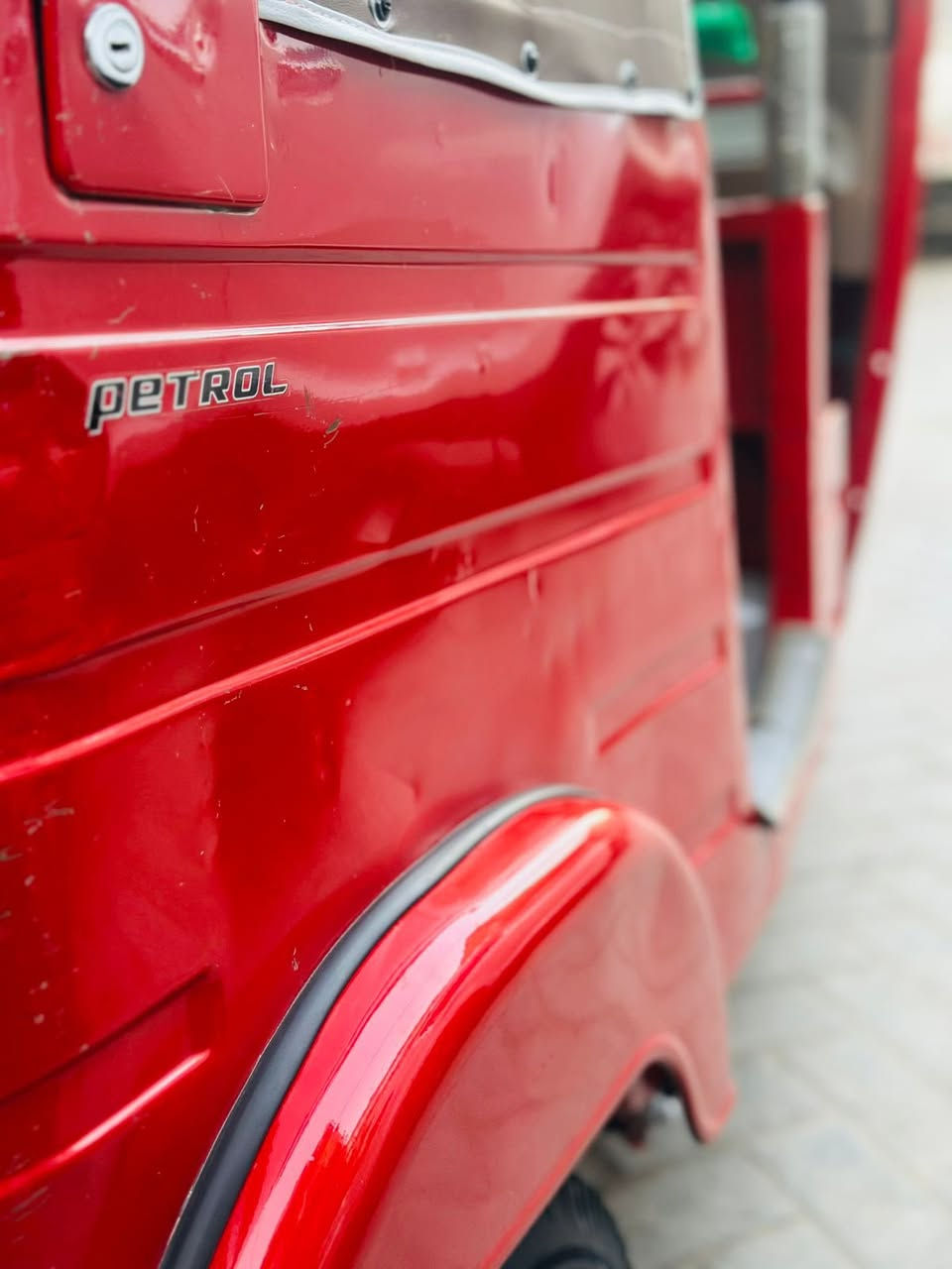 حت سلام عليكم تكتك مديل2018للبيع تكتك مصبوغ بيه لغد واحد اثر زلوغ ولدوس فقط تكتك حلوه مكينه توني مجفته بوشه وبستم شركه السعر 6وربع مكان بغداد مدينه ***********
