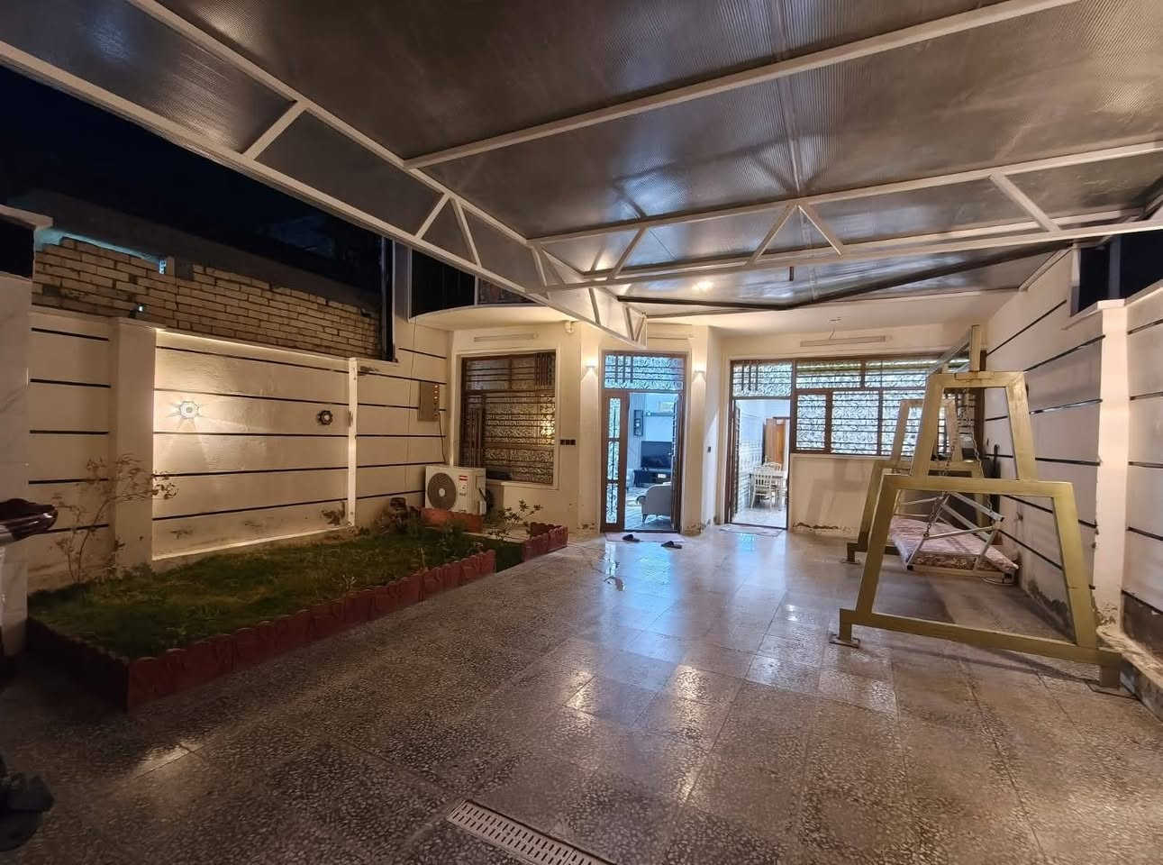 سلام عليكم توفر عندي بيت🏠 مساحه 200متر طابق واحد ✔️بيت جاهز بناء حديث جبها 8 نزال 25 زراعي بغداد البلديات ✔️الضباط خلف الصحفيين قرب مدرسه زين القوس منطقه حي ✔️الامير المنطقه كامله خدمات ماعده تبليط قريب الاستفسار اكثر ✔️***********سعر خاص رد ماسنجر وتساب اخوكم حسن ✔️للعقار
