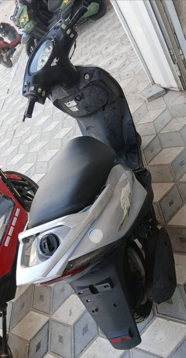 سلام عليكم دراجه ماكس ١٤٠ مكينه خرسه لتدخين ولانظوح ولا صوت خرسه شلعه معدل تحفر الكاع كهربأيات كله شغاله دراجه كل عيب ونقص مبيه سعر ٤٠٠ وبيه مجال مكاني بغداد صليخ متواجد وتساب ***********
