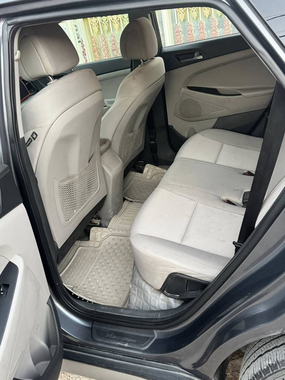 ت للبيع
توسان للبيع موديل 2017 وارد امريكي حادثها بسيط باللايت الايسر. تعمير جاملق وصبغ بنيد فقط والباقي مكفول.  سياره نظيفة تخم تاير تبريد تدفئه كهربائيات حدادية كير مكينه مكفولات سنوية 2031  بأسمي. رقم اجنبي جديد.   السعر 137 
غير متواجد على الفيس 
***********
