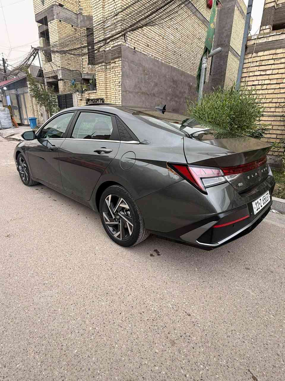 السلام عليكم عندي النتره  2024 
فول موصفات لخير 
رقم بغداد الدولي جديد سنويه وأرقام وهزه كله جديد تحويل ثاني يوم سياره جديده ومابيها اي نقص ماشيه 18mi
فقط محرك ٢٠٠٠ حادثها 
فقط بارد بل بنيد وجاملغ خلفي 
الباقي مكفول 
بصمه 
تشغيل عن بعد 
فتحه 
مواصفاتها 
شاشه متصله 
كامره 
كشنات هيتر 
سبورت 3انظمه قياده
ويل كب 
كروز سرعه 
تحكمات فول 
حاكيه بلوتوث 
تبريد ثلاج 
تخم تاير 
حداديه نضيفه 
سياره نضيفه مال بيت  وجاهزه 
مكان السياره بغداد 
عارضها ب 157وبيها مجال للشراي 
وهذا رقمي 
‏*********** بغداد, العراق
