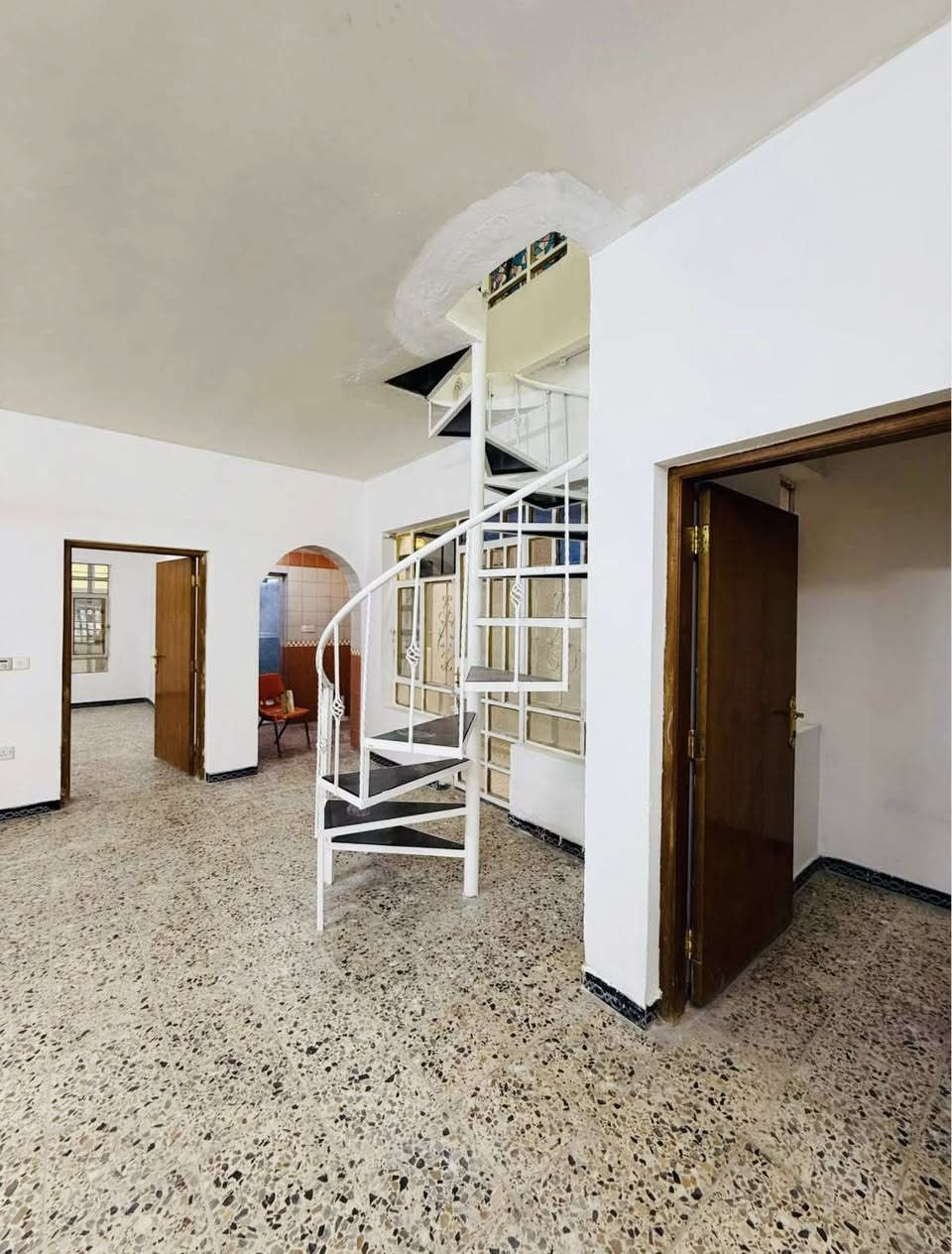 دار لـلايجار في الكراده ✔️
📍 خلف أسواق الوردة بيوت مندرين

📌 مساحه المنزل 200 م
📌 كراج سياره 
📌 غرف نوم 4 
📌 صاله كبيره 
📌 مجموعه صحيات 🚾
📌 شركات - مكاتب تجارية 

— تفاصيل أكثر زورنا عبر موقعنا في الجادريه قرب فندق بابل 

— 『مكتب الجود للعقار』 

☎️ *********** ☎️
