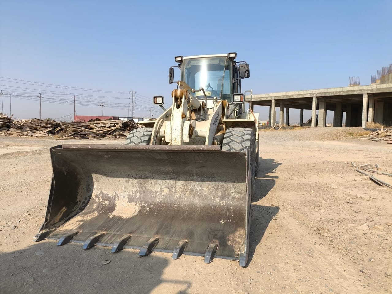 شفل تراكس للبيع
٢٠٠٧ نظيف رقم بغداد 
للاستفسار
***********
