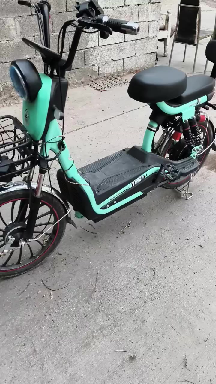 بايسكل  حجم  ٢٠ موديل ٢٠٢٥ استعمال  كلش  قليل سعر  ٣٠٠الف  وبيه  مجال بعد بصيط  طلش  جديده بعدها ***********
