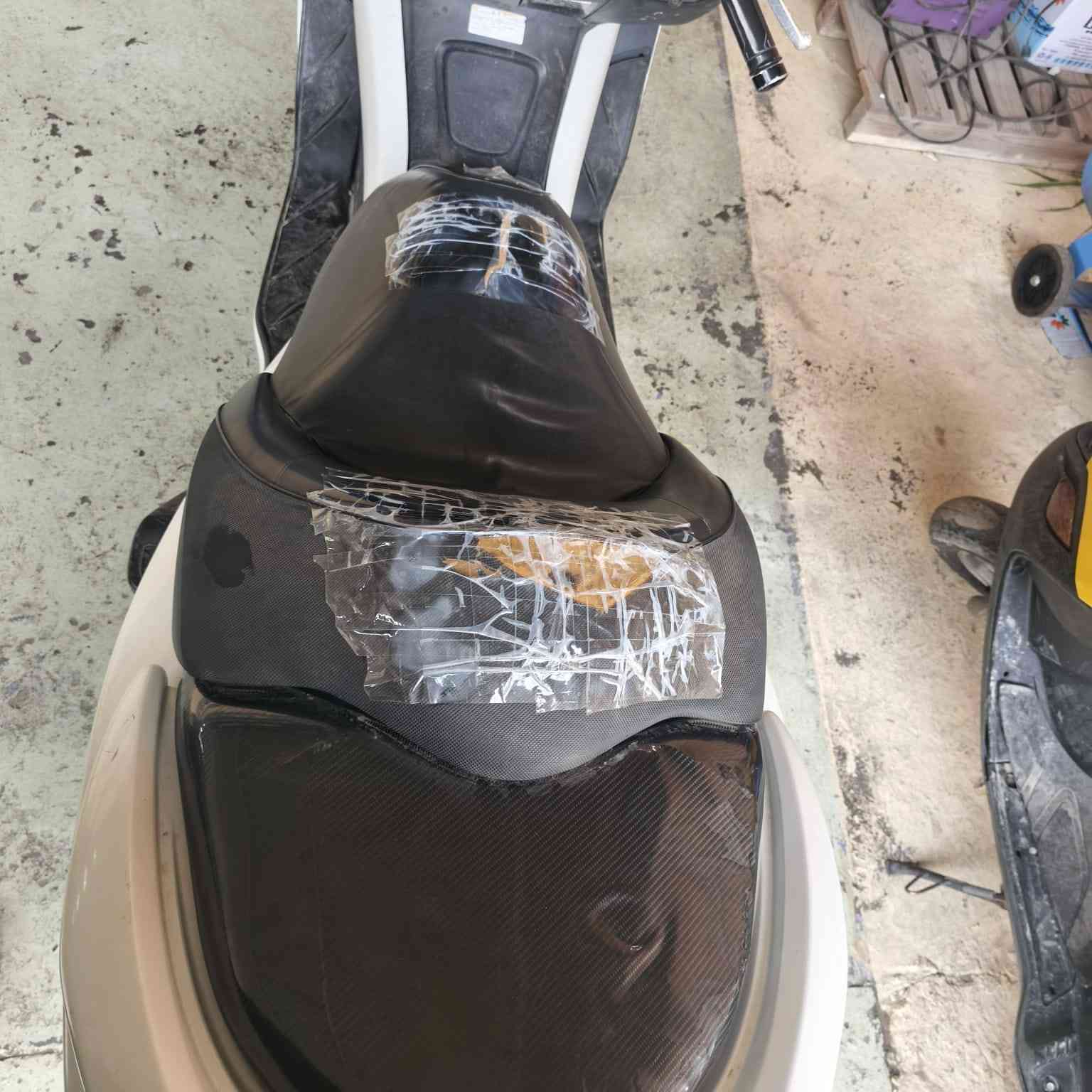 سلام عليكم فورزا 0 10 للبيع مرقم بغداد سنوية بأسمي تحويل ثاني يوم  الدراجة مكينه حلوة ناعمه هزة جديدة ماشية 58 الف  كفرات نضافة 80 % الكشن بي شك وتريشة مكسورة موضحة بل صور وبيها كم مكان يحتاجلها تعديل المكان بغداد الاعظمية سعر 18 اتصال ***********
