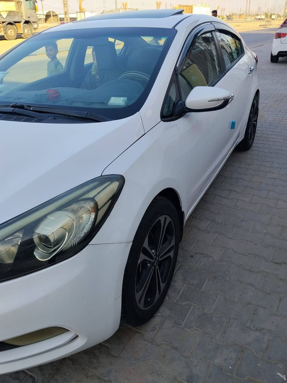 للبيع كيا سيراتو موديل 2013شكل 14 رقم  اربيل سنويه نافذه تريد وكاله او مداور سيارة مكفولة من الضربة والصبغ والتبديل بيها بس كارت بالباب فقط السعر123وبيها مجال بسيط مكان النجف للاستفسار الاتصال بالرقم *********** النجف, العراق
