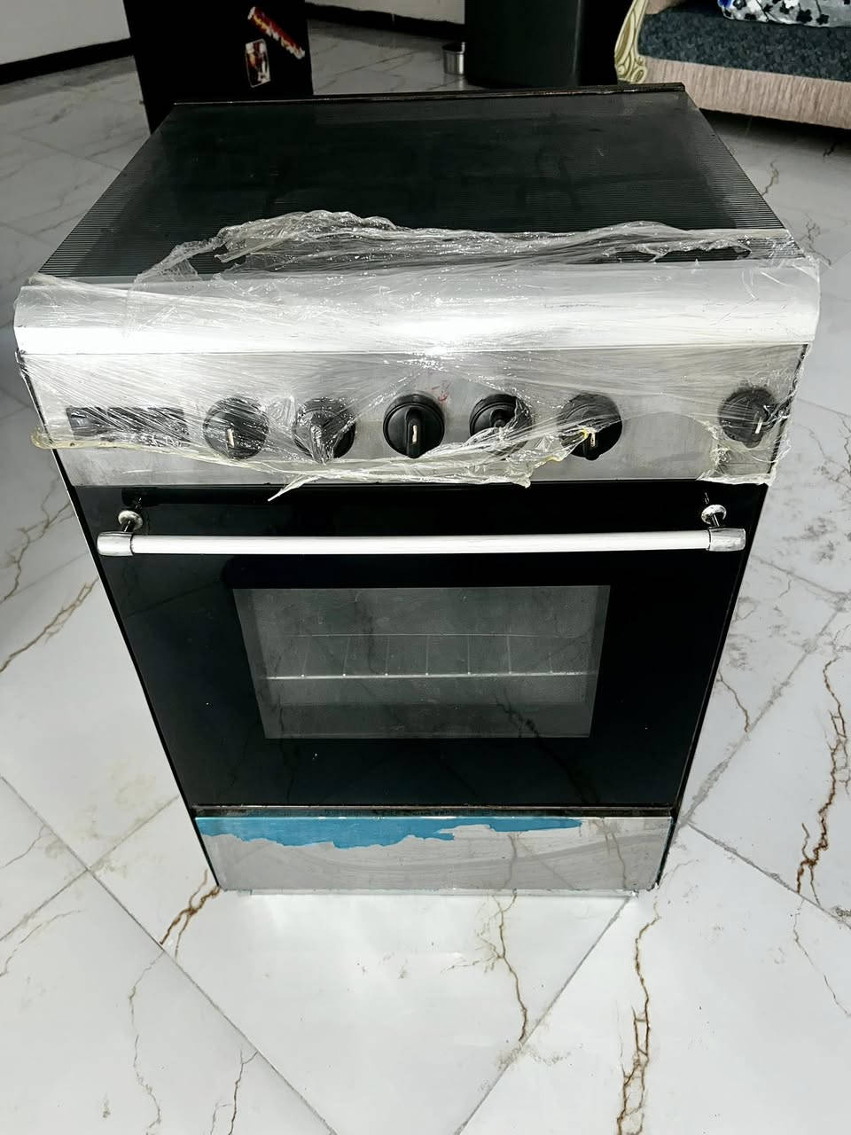 125
اخو الجديد 
كله شغال فرن 
اربع عيون ناره تخبل 
***********
