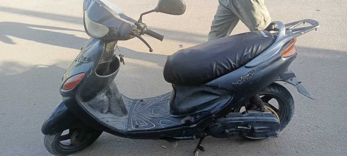 سلام عليكم من رخصت الادمن دراجه لكزز نضيفه شلعه معدل نعومه سلف هندر اشاير لايت عالي ناصي بك لايت كله شغال قفل جنطه قفل سترين شغال  سلف لمس تشتغل للبيع 400 وبيه مجال  مكاني حله ورديه ***********
