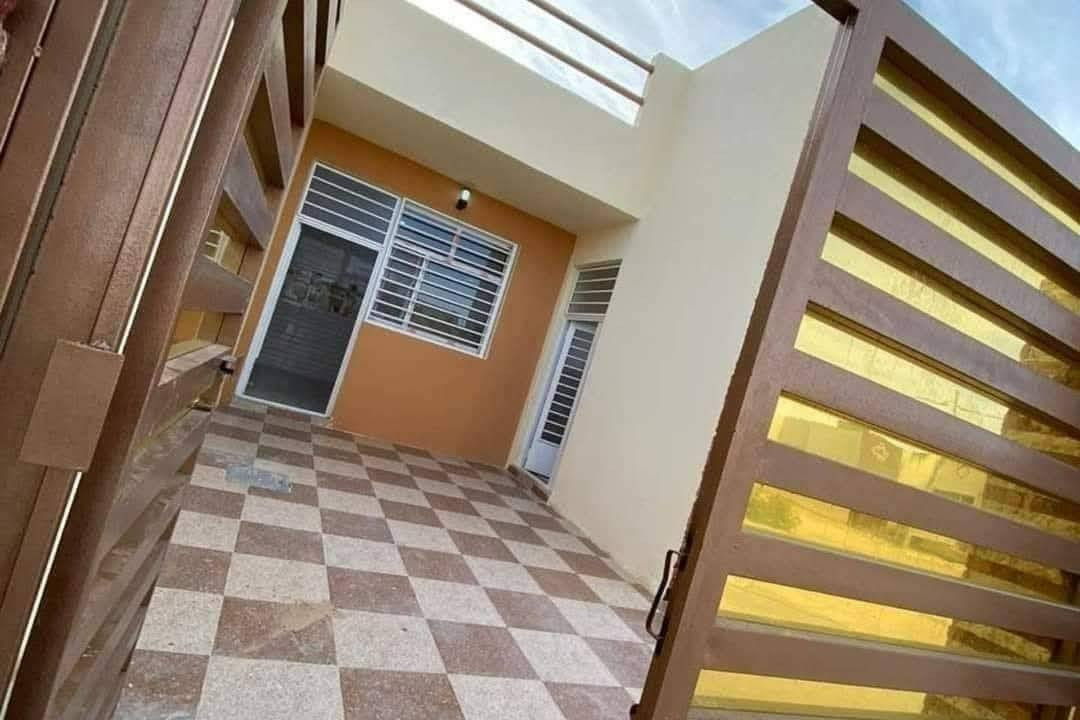 فرصه استثماريه وسكنيه
يوجد دار للبيع في مجمع الولوه مساحه 200متر 
بالاقساط 
السعر الكلي 170
مقدمه 120
والباقي 50اقساط كل شهر 250الف 
***********
***********
