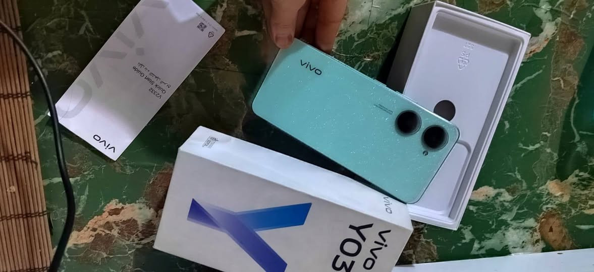 سلام عليكم جهاز خو جديد ٨٥ قفل
ذا هو هاتف Vivo Y03 الذكي باللون الأخضر الجوهري.يتميز الهاتف بتصميم ثلاثي الأبعاد يشبه الأحجار الكريمة مع سطح مقاوم للغبار والماء بمعيار IP54.يأتي الهاتف مع ذاكرة تخزين 128 جيجابايت وذاكرة وصول عشوائي (RAM) سعة 4 جيجابايت.يعمل الهاتف بمعالج Mediatek Helio G85 وبطارية بسعة 5000 مللي أمبير.


**إذا كنت صاحب هذا الإعلان وتريد حذفه لأي سبب، رجاءا أرسل رسالة إلى الدعم الفني**
