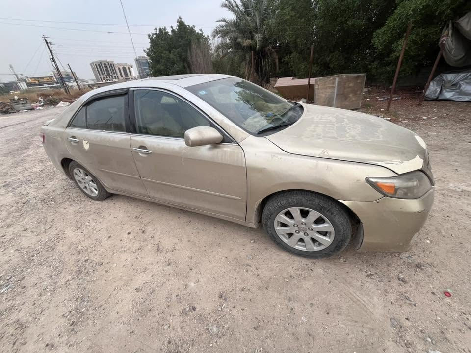 السلام عليكم 
كامري مديل 2007 فول مواصفات تبريد مابيها تنقيص ابدا 
سته بيها راجز اول مشغل فقط بعد مابيها ابدا رقم بغداد مكاني بغداد السعر 60 بيها بنيد مبدل والباقي ليبل واحد ‭***********‬
