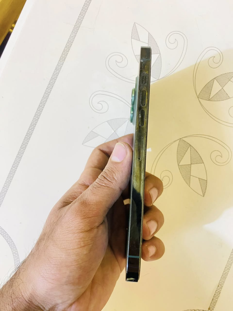 ايفون ١٣ برو ماكس 
بطاريه ٩٣ 
ذاكره ٢٥٦
تليفون نضيف جداً
سعر ٦٦٠ الف 
العنوان/ هيت 
رقم الهاتف/ ***********
