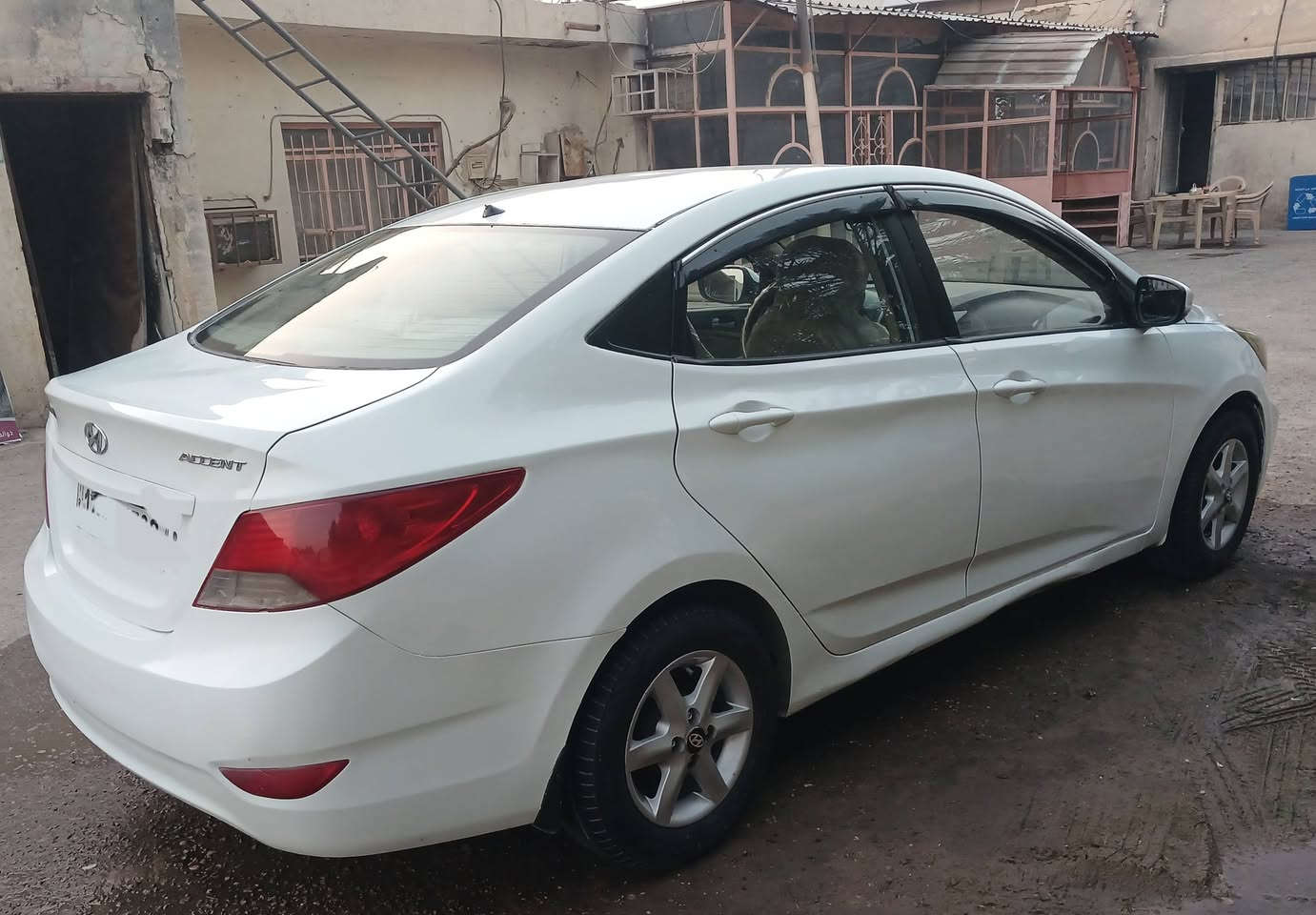 السلام عليكم ...للبيع أكسنت موديل ١٣ رقم مثنى انكليزي  هزة جديدة سنوية لل ٢٩ مداور ثاني يوم ... مصبوغة عام للجمالية بسبب شخوط ودحجات بدون ضربة .بيها مكانات معجون قليلة . مكينة ١٦٠٠ دوش ويل كب  أشاير بالمري شاشة وكامرة وحساسات خلفية حدادية وتايرات وباتري رحمة من الله ....( ملاحظة المكينة والكير والتبريد شواصي و لغود  والحوض والعيب الشرعي والاصوليات مكفولات )  السيارة جاهزة مابيها نقص السعر ٨٣  قفل قفل بدون عمله  مكاني النجف للاستفسار الاتصال على الرقم ( *********** )
