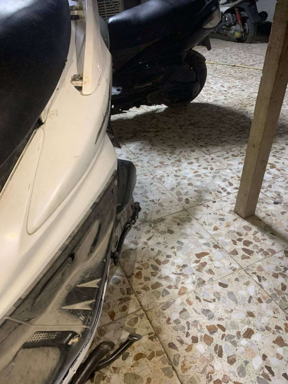 سلام عليكم سكنس فحل للبيع مكينه بلاديه برغي ممفتوح بيهه هربائياتهه كلهه شغاله عوزهه شوي ترتيب السعر 475 وبيهه مجال للاستفسار ***********
