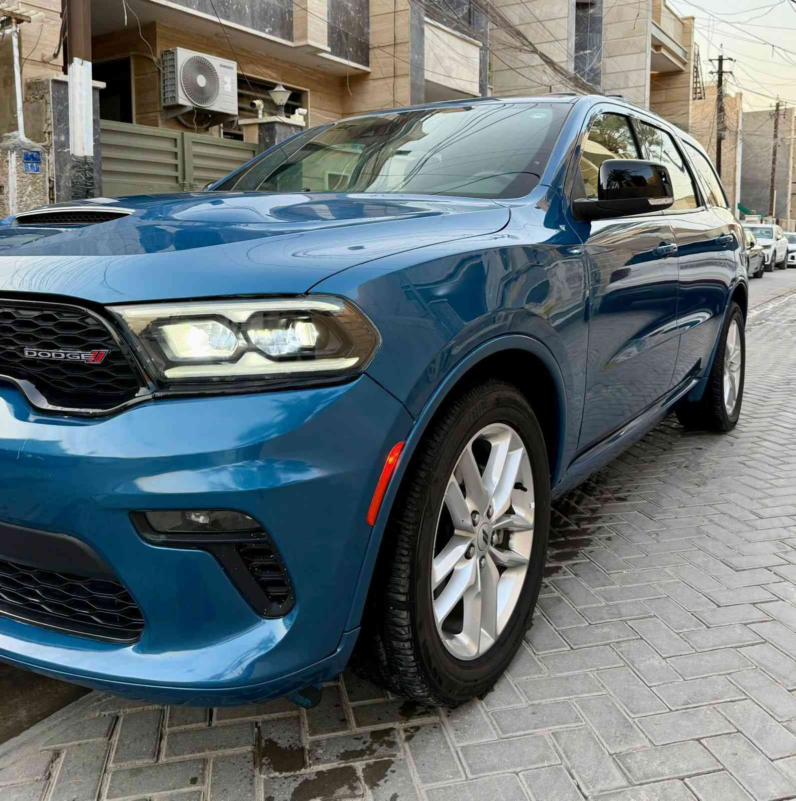 سلام عليكم 
دورنكو 24 هيمي 
فول واحد على واحد 
ماشيه 10 ميل
سياره اخت الزيرو  
سياره بدون حادث 
سرقه فقط القطع الاماميه 
للستفسار اكثر الاتصال على الارقام 
***********
***********
