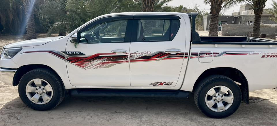 .السلام عليكم 
هايلوكس موديل 2023
سياره بلادي مكفول من الضرب لا تبديل 
كير محرك تبريد مكينه كفاله عامه بلادي 
شواصي مكفولات بلادي 
السعر ٢٨٢ $ وبيها مجال بسيط 
لاتصال 
***********
